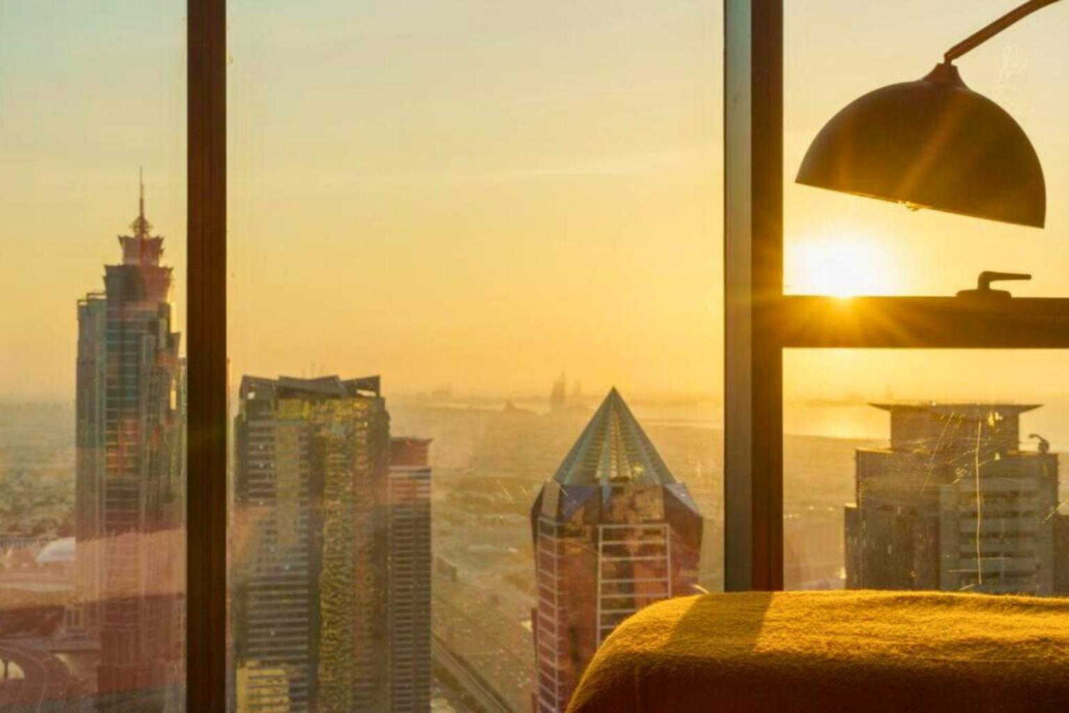 5 Star Living Infinity Pool With Burj Khalifa View Apartment