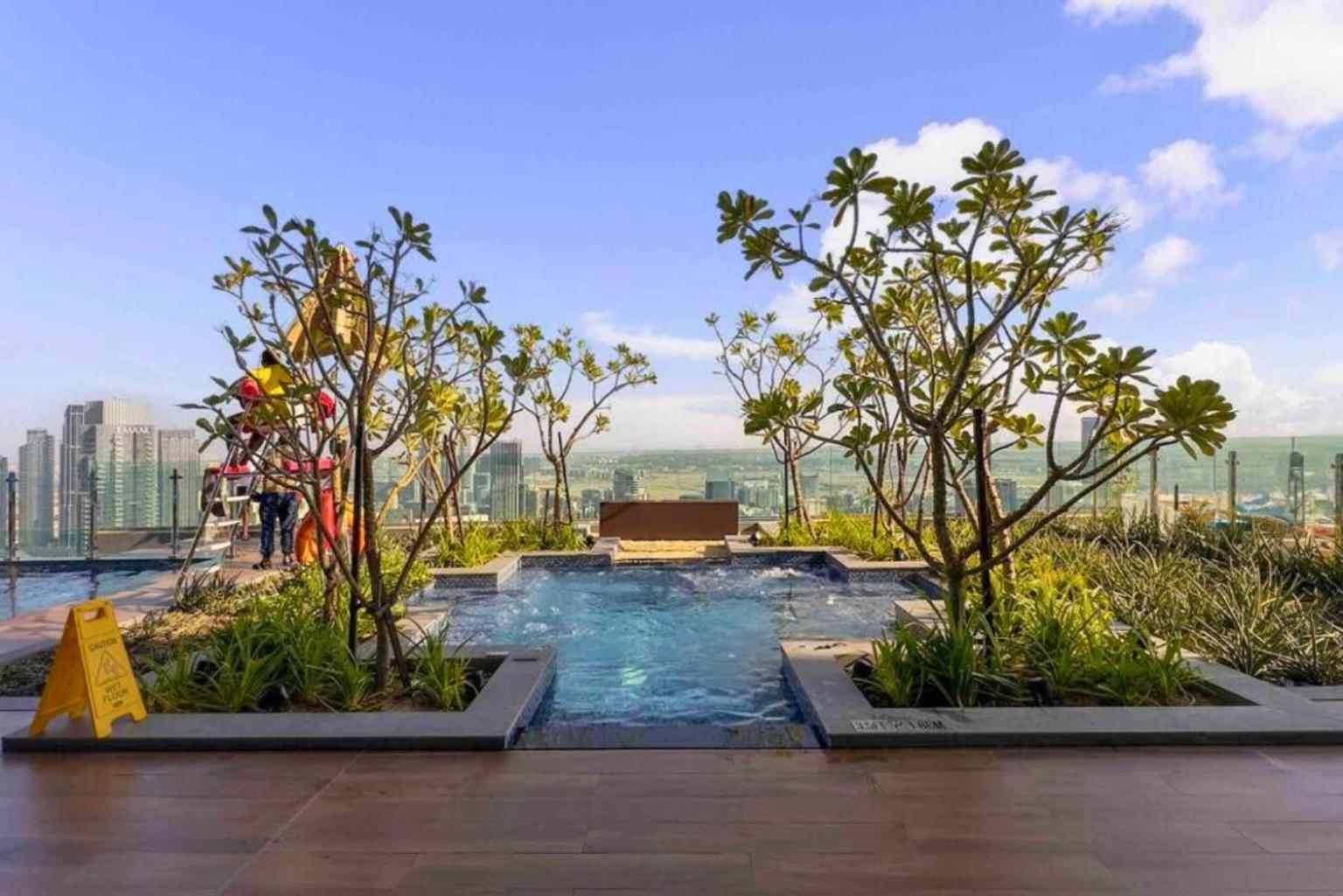 5 Star Living Infinity Pool With Burj Khalifa View Apartment Dubai