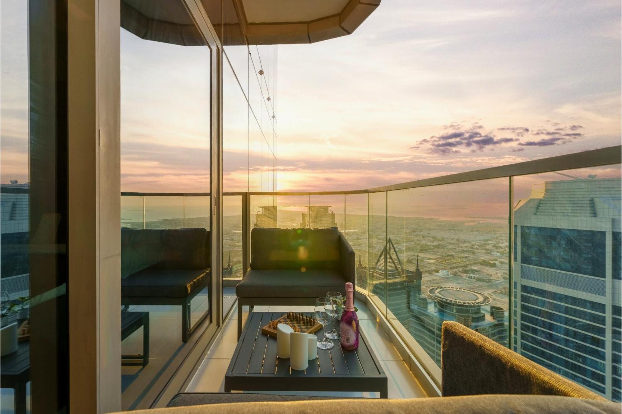 5 Star Living Infinity Pool With Burj Khalifa View Dubai